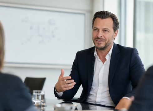 B2B Sales Training: So baust Du ein Vertriebsteam auf, das komplexe Deals gewinnt